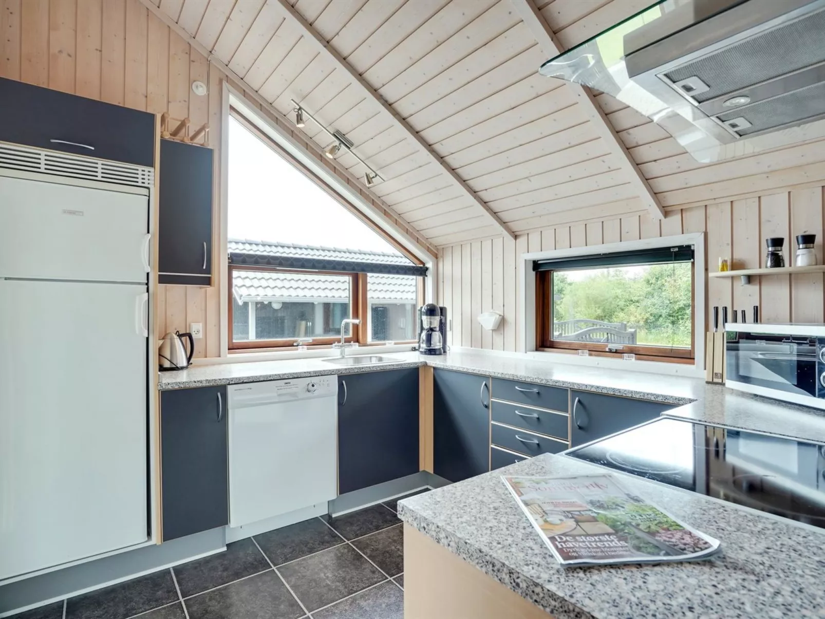 "Chermeine" - 1.2km to the fjord-Inside