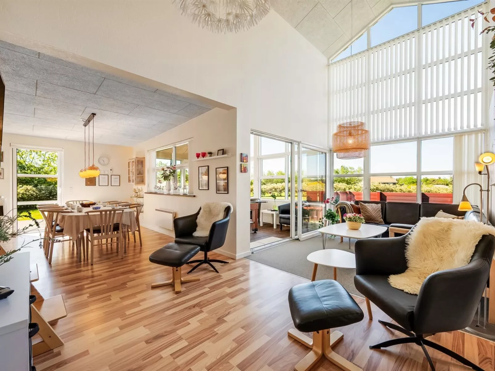 "Hedevig" - 800m to the fjord-Inside