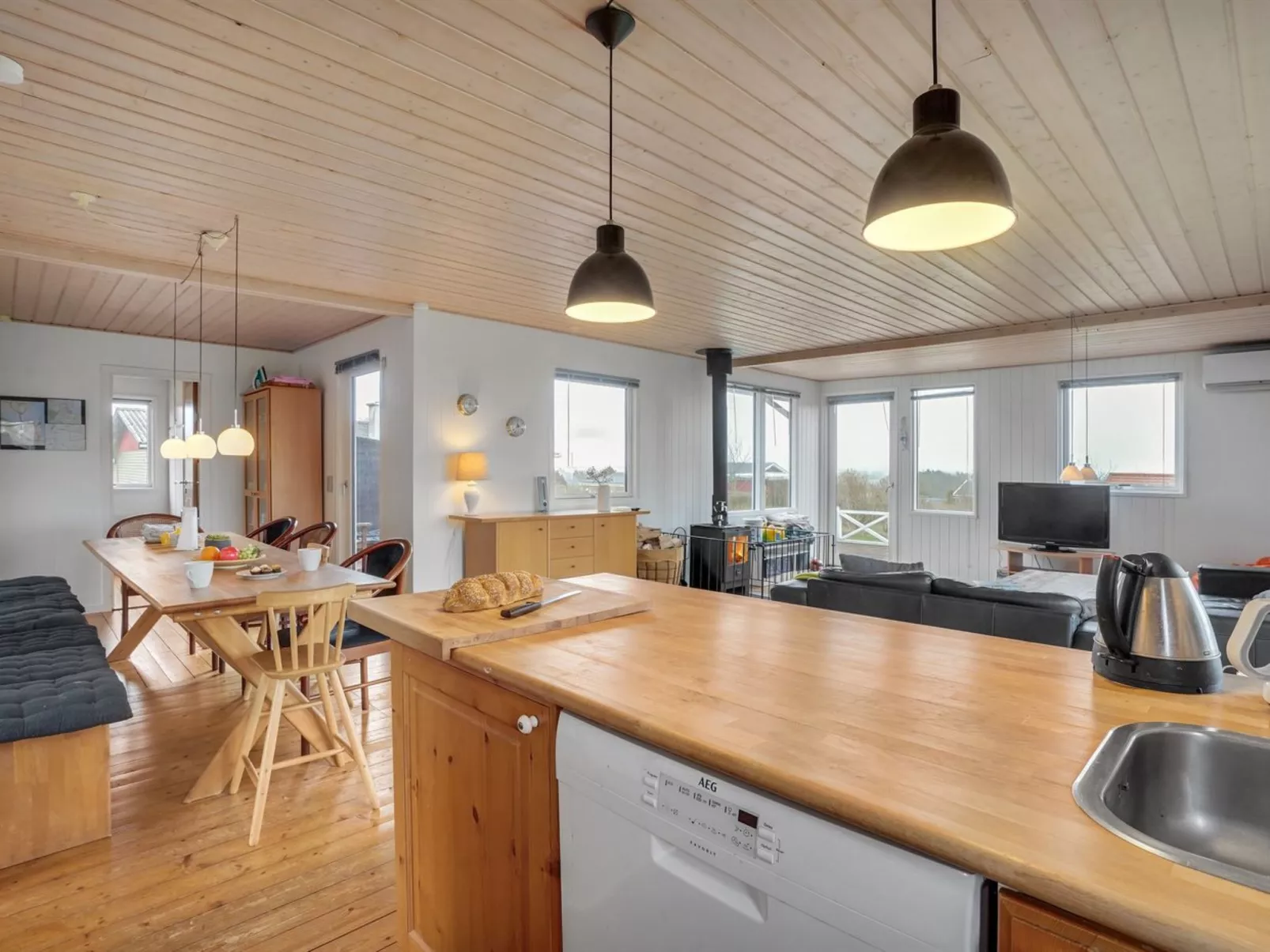 "Awer" - 300m to the fjord-Inside