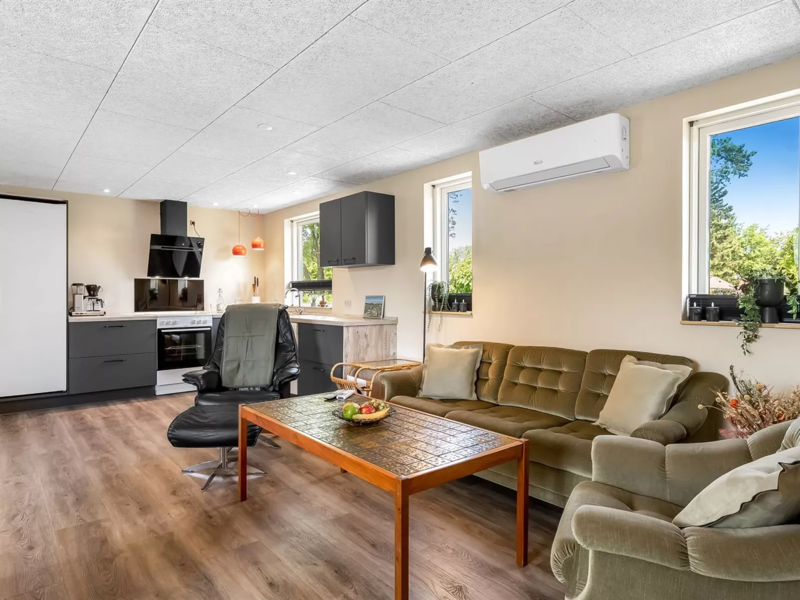 "Eira" - 350m to the fjord-Inside