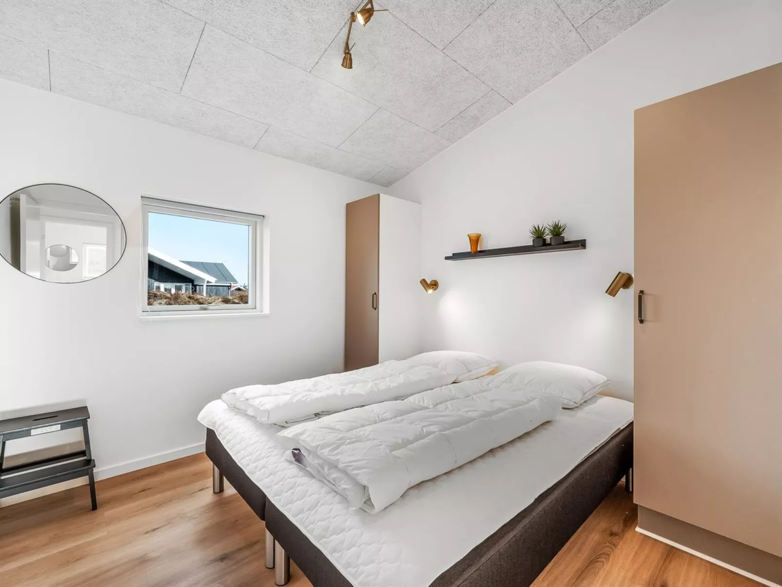 "Waldar" -  from the sea-Inside