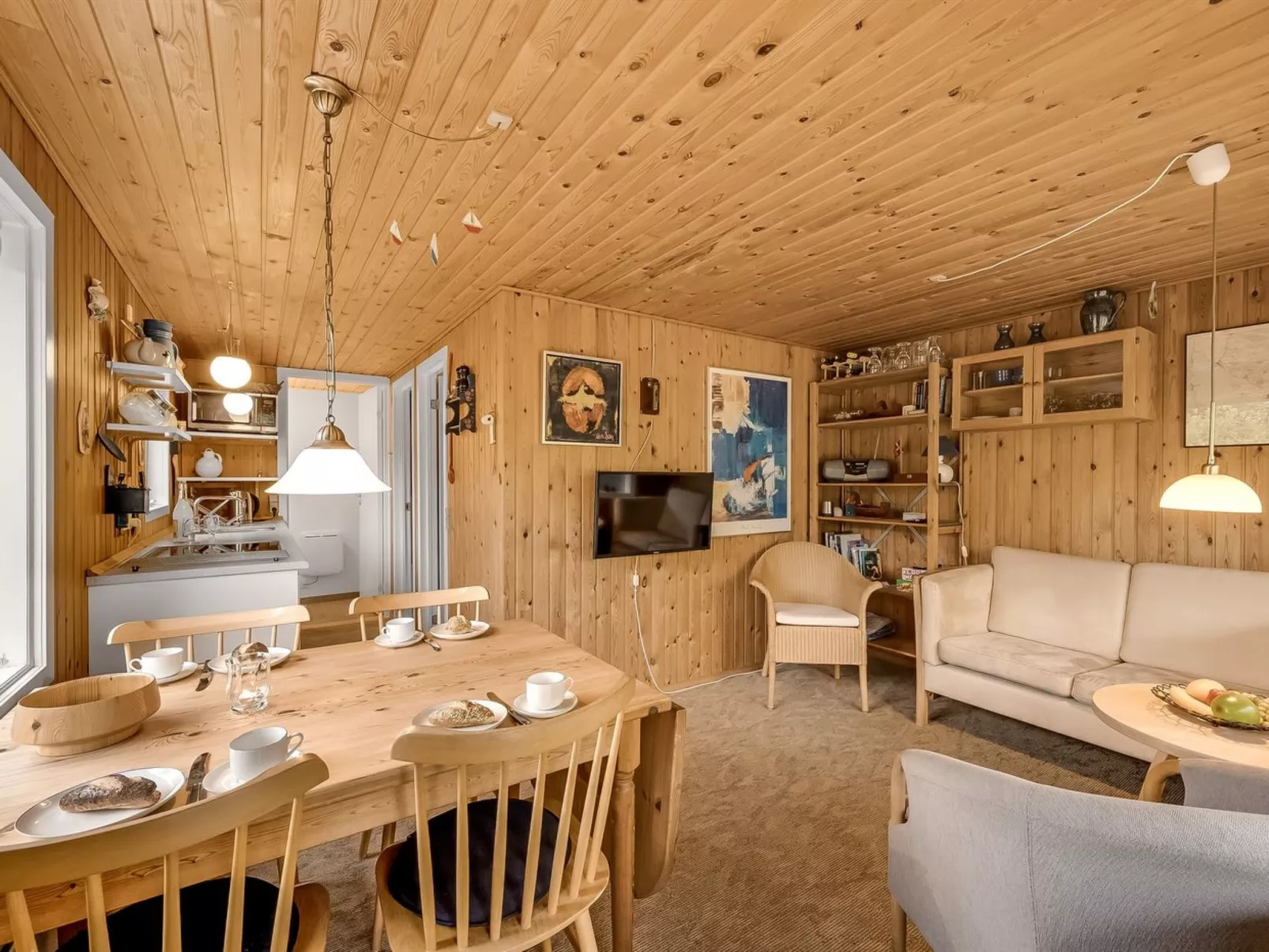 "Fifi" - 200m to the fjord-Inside