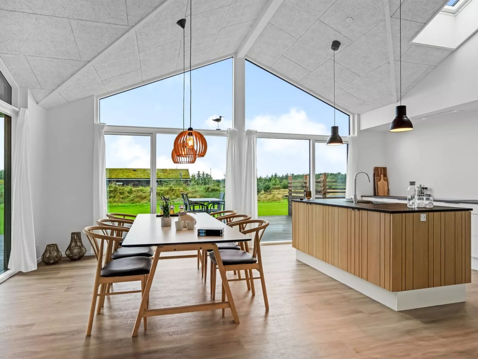 "Egil" - 1.5km from the sea-Drinnen