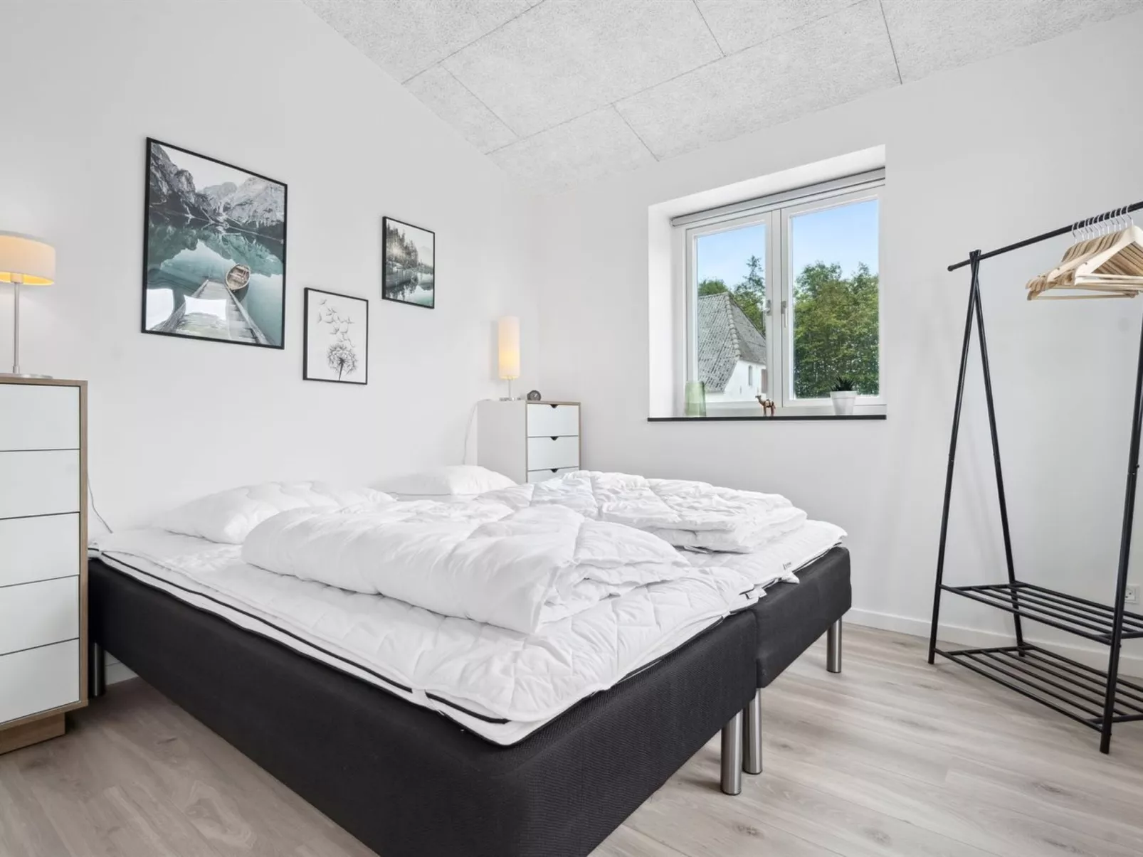 "Landuin" - 30km from the sea-Inside