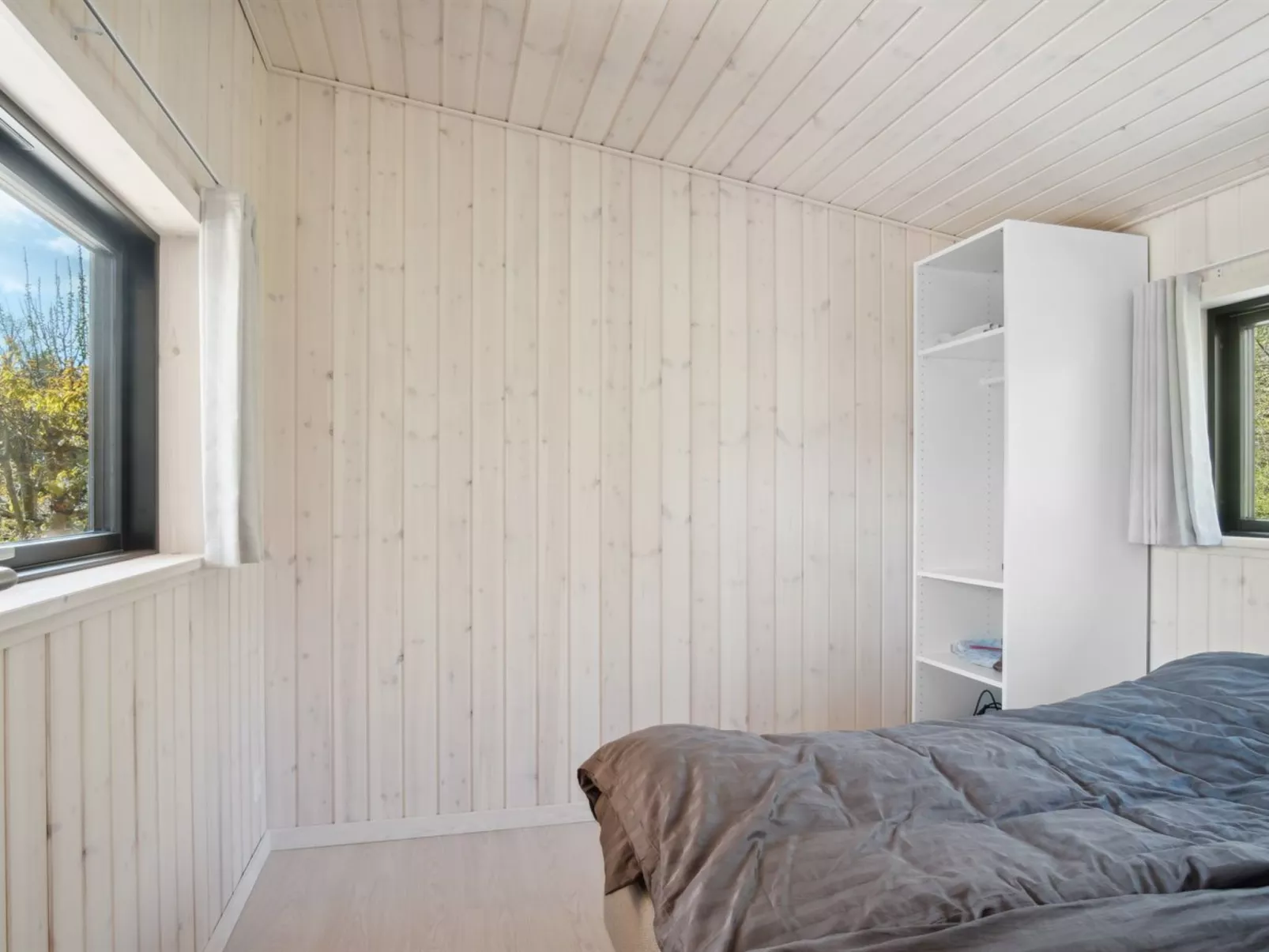 "Toska" - 100m to the fjord-Drinnen