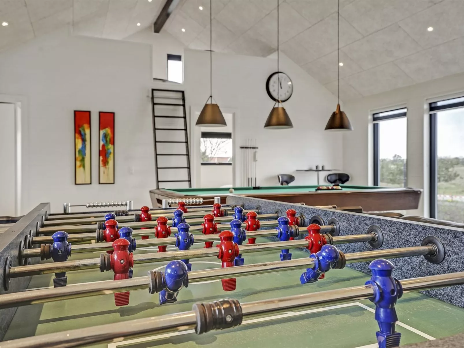 "Jonne" - 200m to the fjord-Drinnen