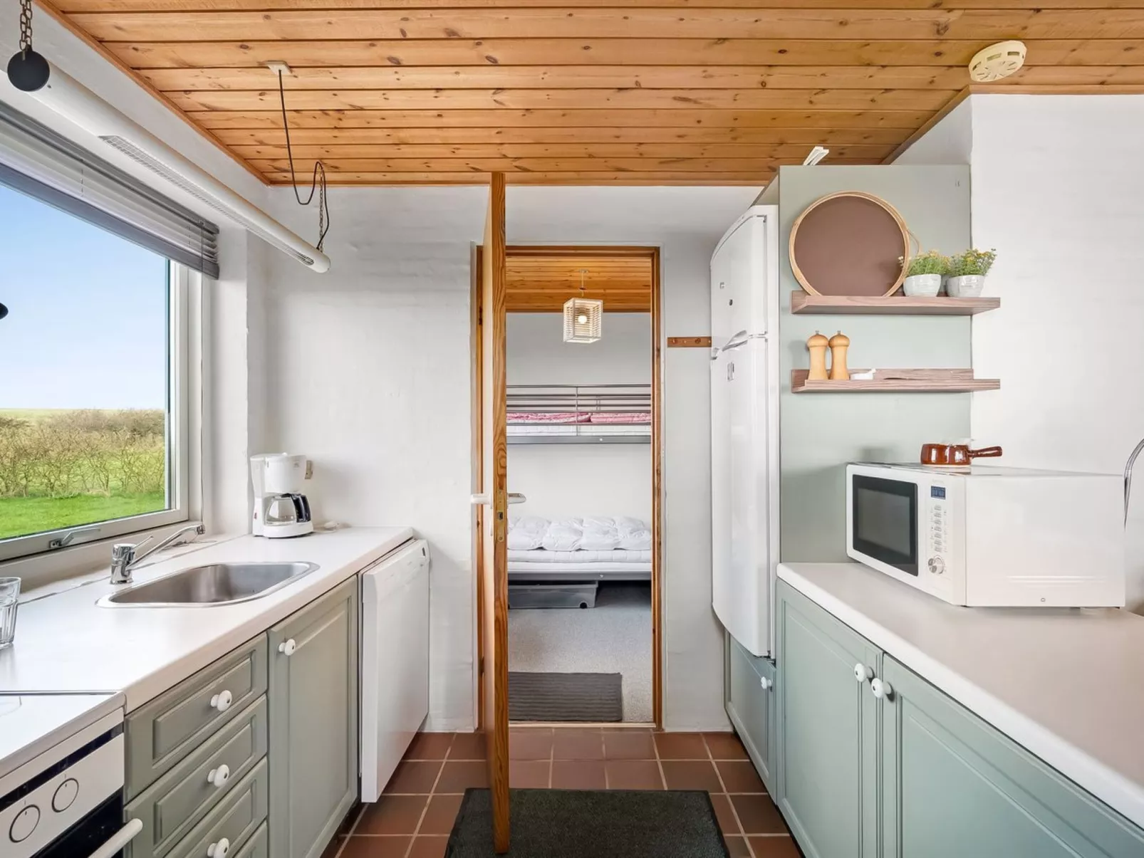 "Kirsa" - 200m to the fjord-Dedans