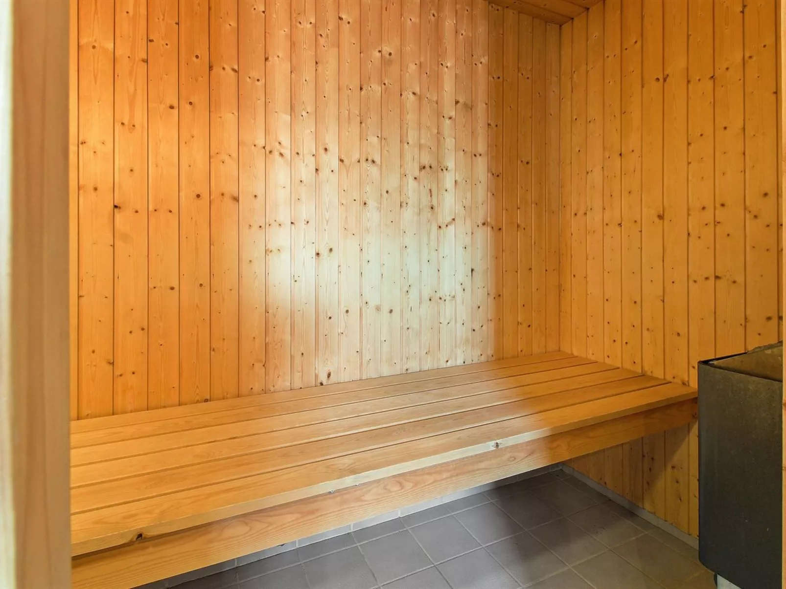 "Munder" - 1.2km to the fjord-Dedans