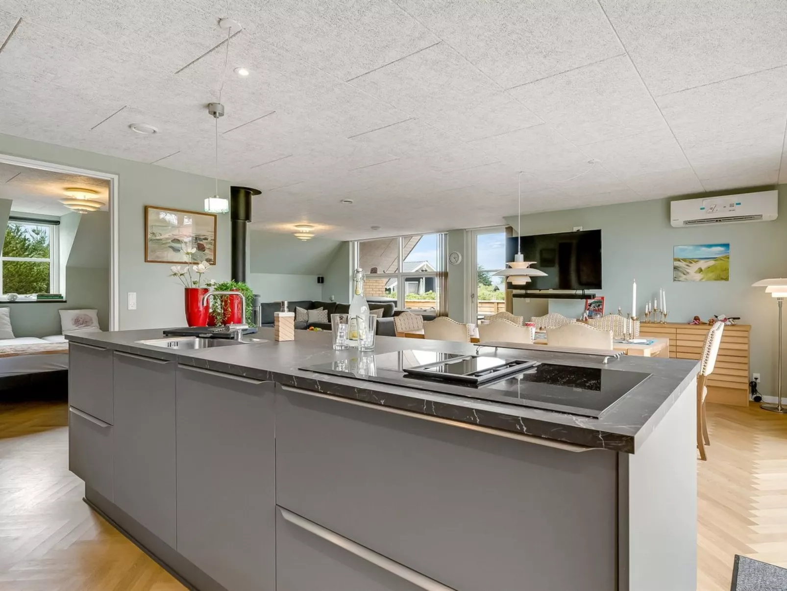 "Thorid" - 800m from the sea-Inside