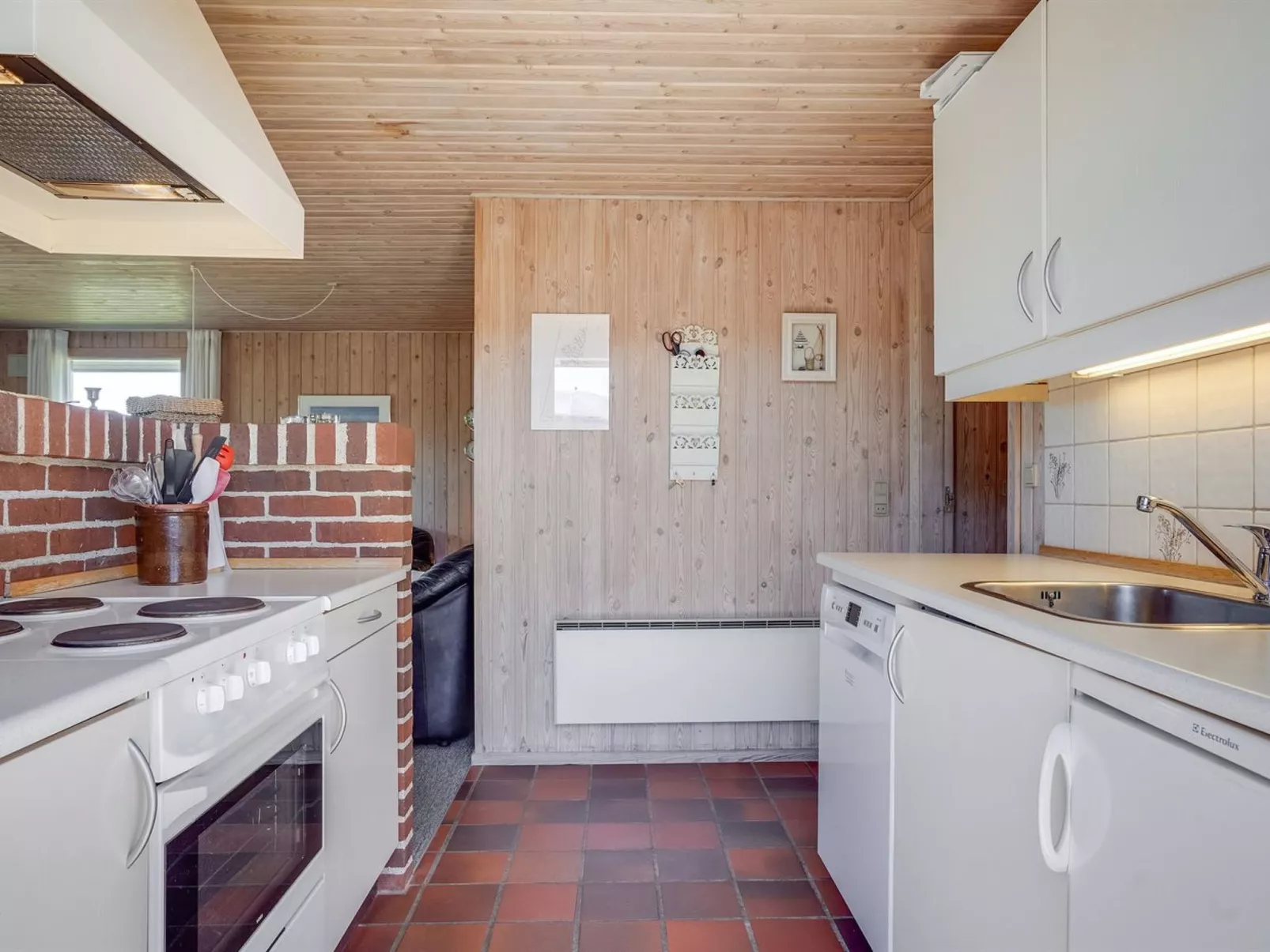 "Kirsten" - 800m from the sea-Drinnen