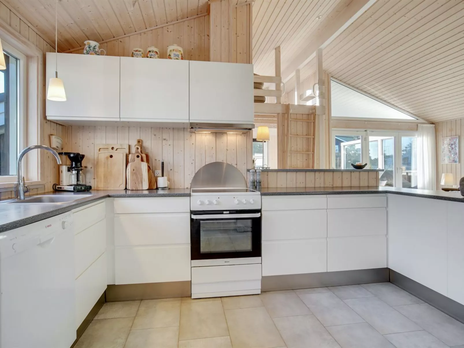 "Gun" - 450m from the sea-Dedans