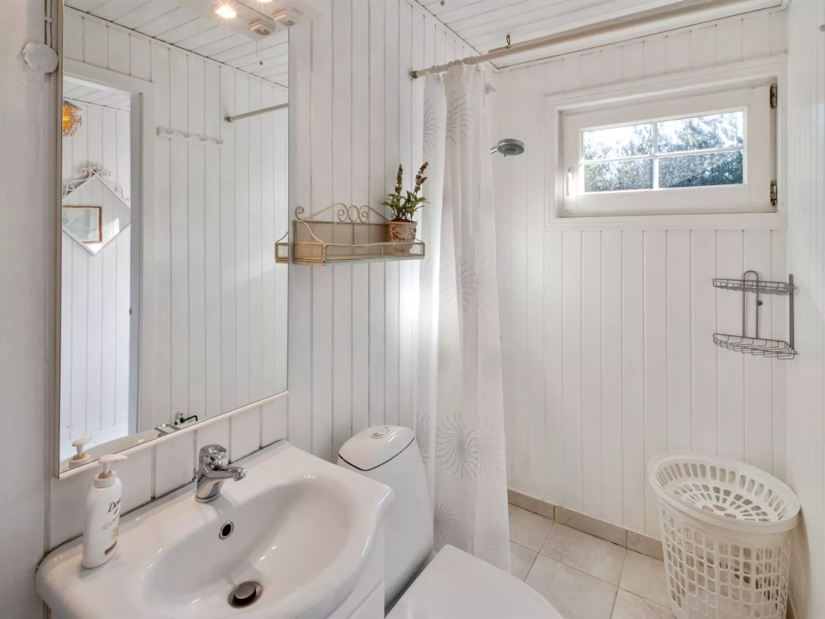 "Eimi" - 1.5km from the sea-Drinnen