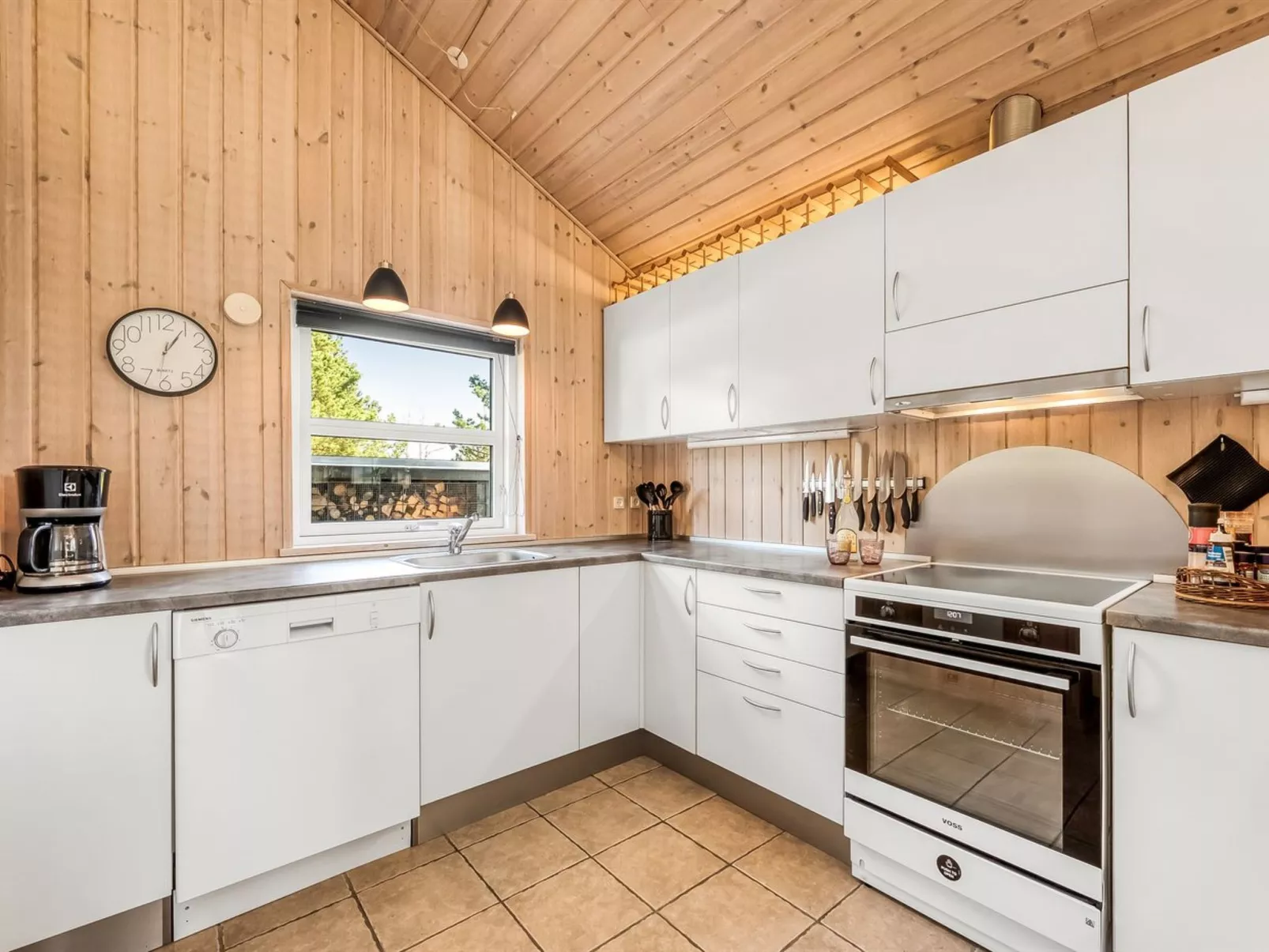 "Rekke" - 300m to the fjord-Dedans