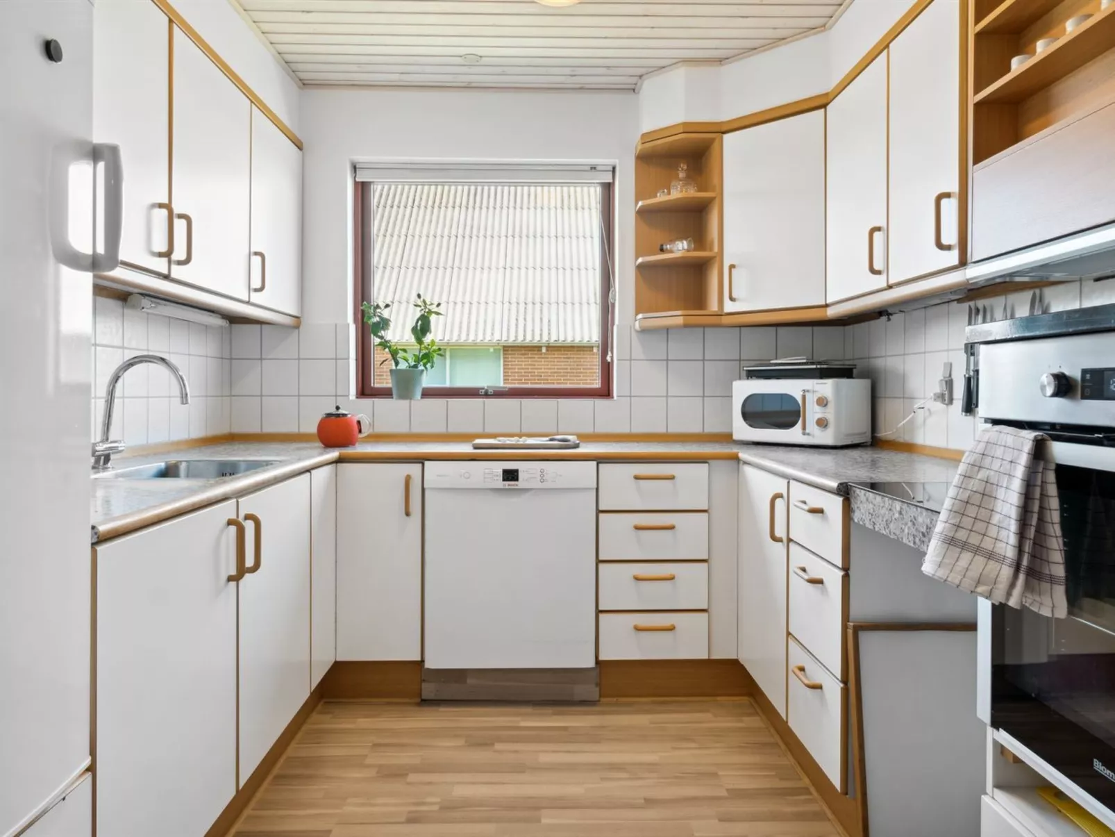 "Ingward" - 750m from the sea-Dedans