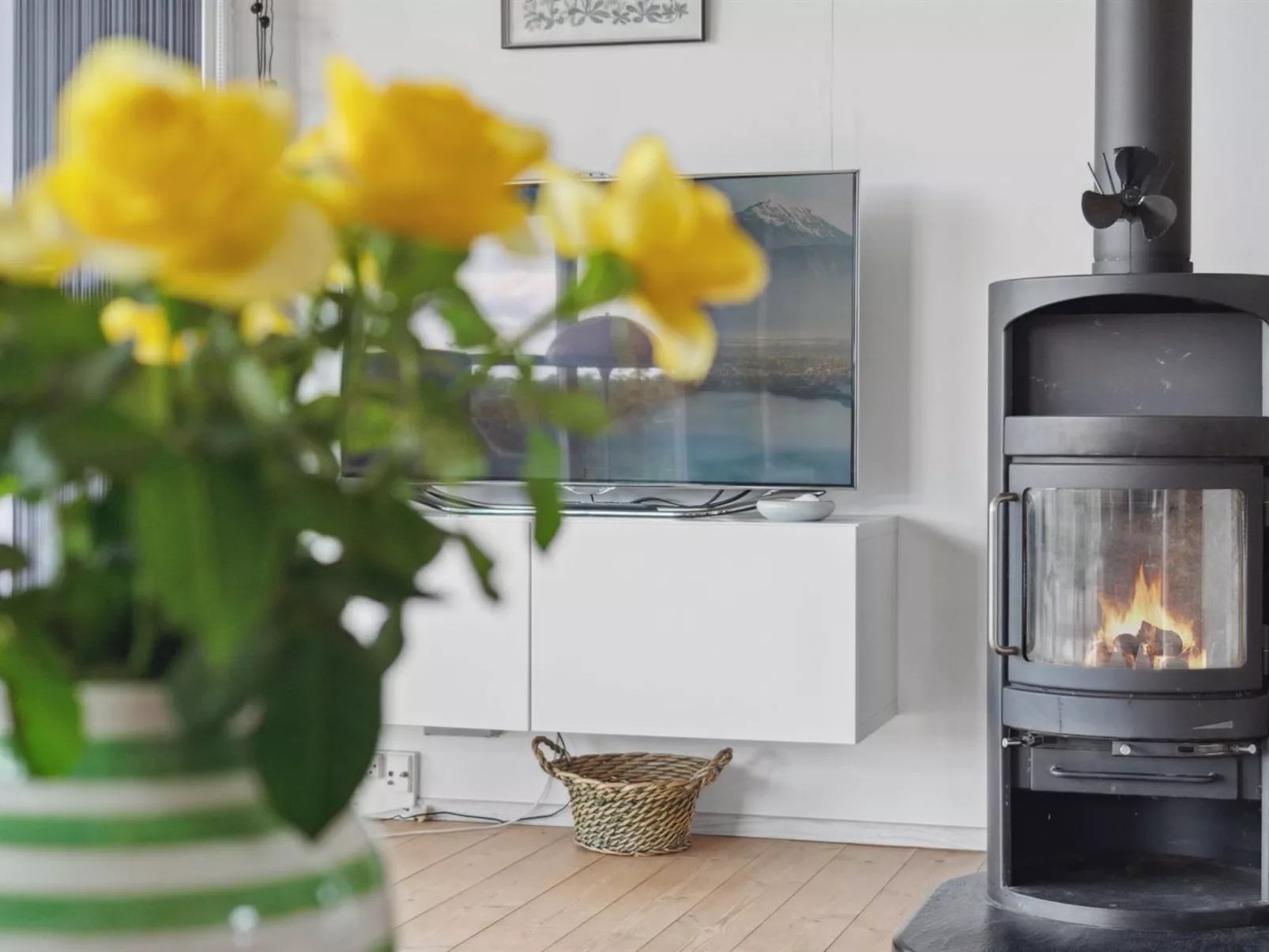 "Elspeth" - 25m from the sea-Inside