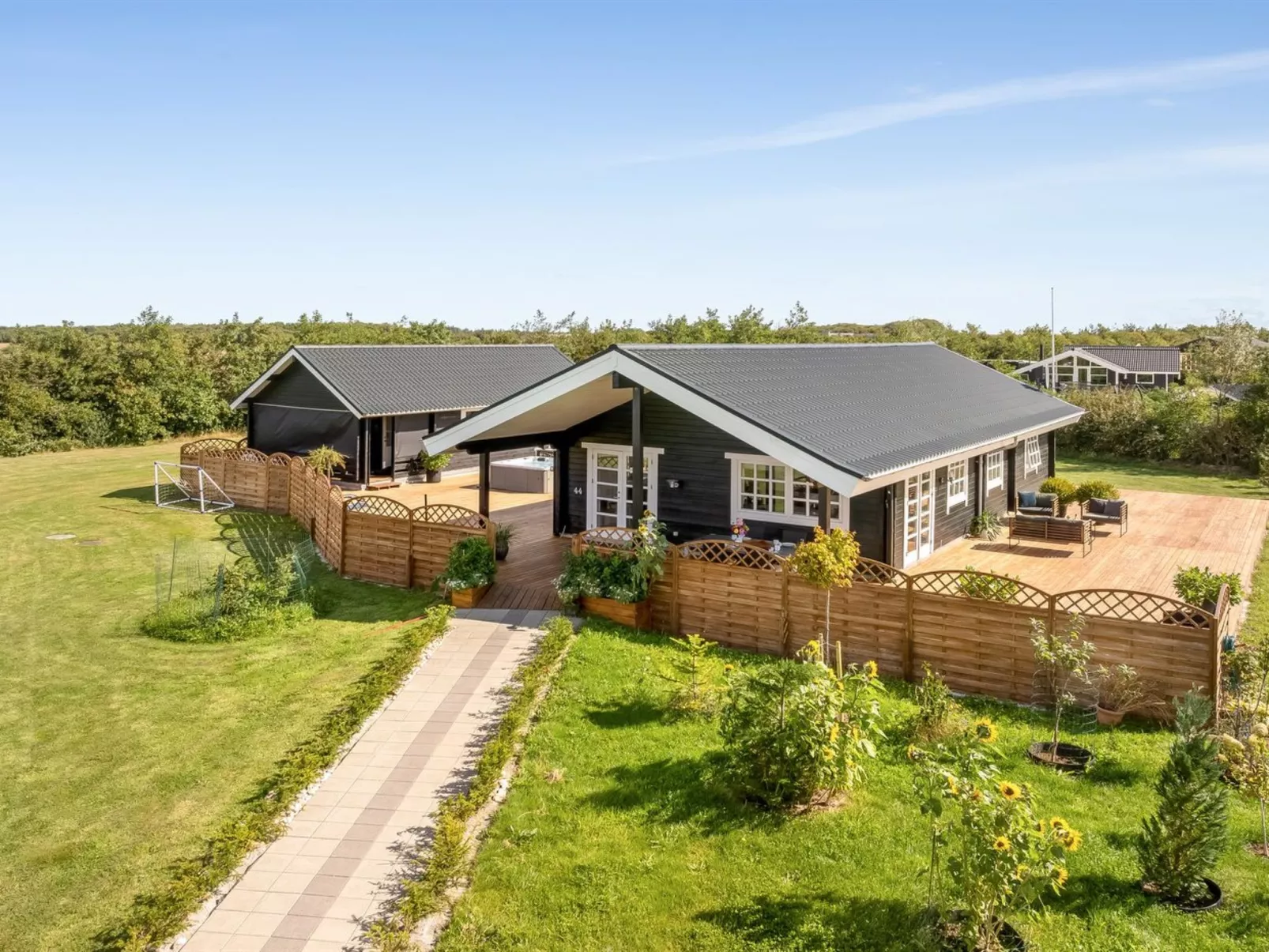 "Gizella" - 500m to the fjord-Outside