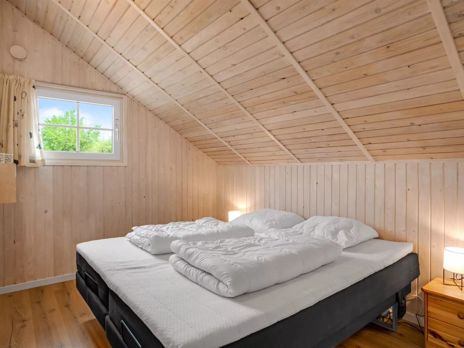 "Anu" - 300m to the fjord-Drinnen