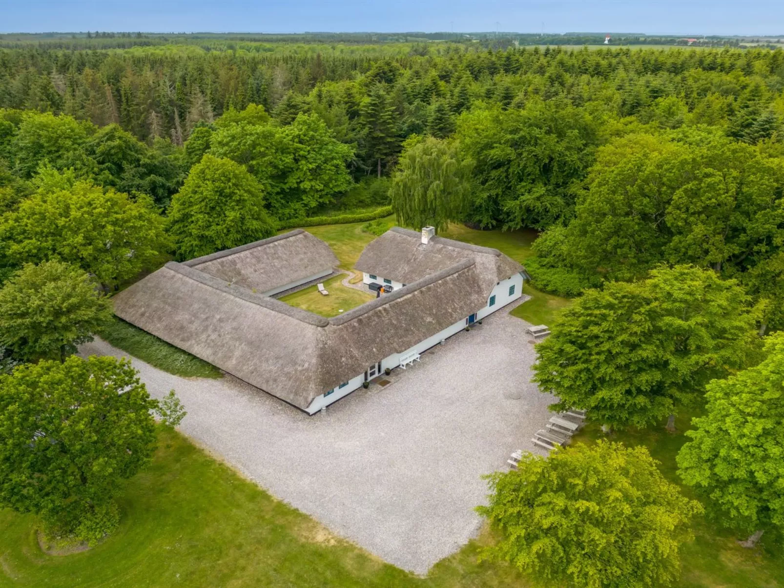 "Tatiane" - 10km from the sea-Outside