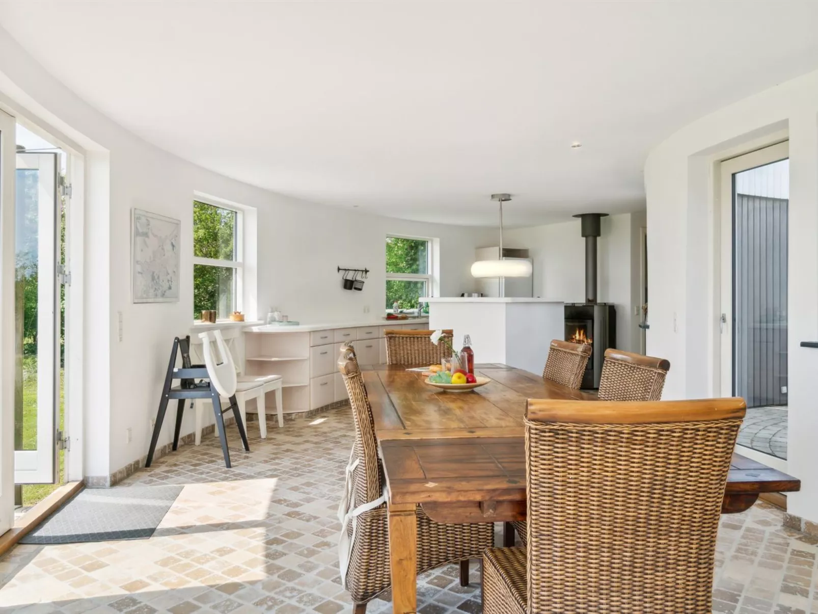 "Vemund" - 100m to the fjord-Drinnen