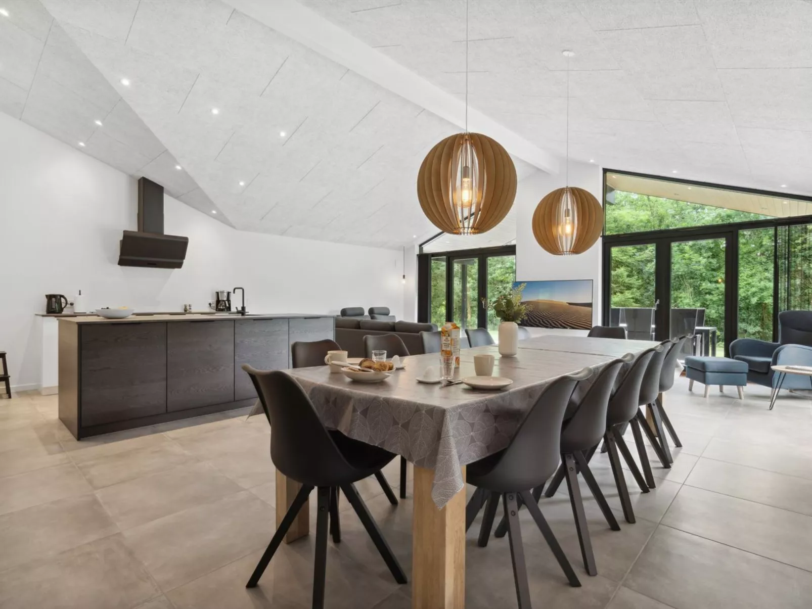 "Robert" - 30km from the sea-Inside