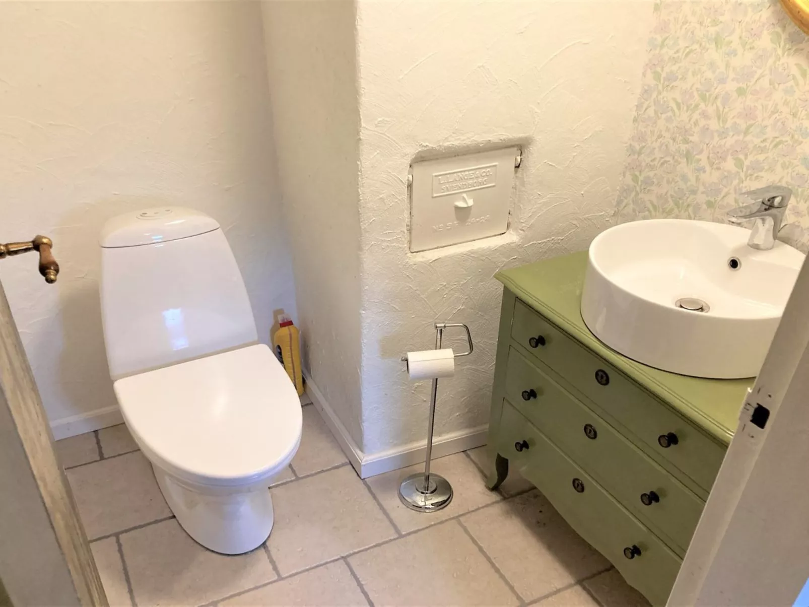 "Elvin" - 2.7km from the sea-Inside