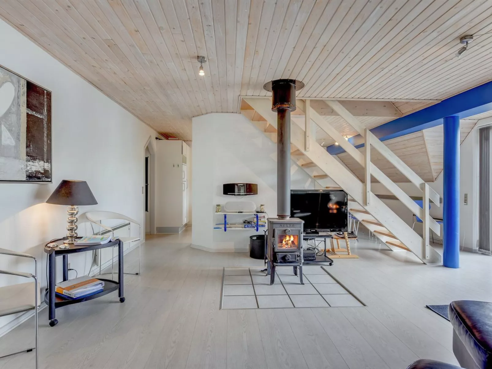 "Tabithe" - 2.2km from the sea-Inside