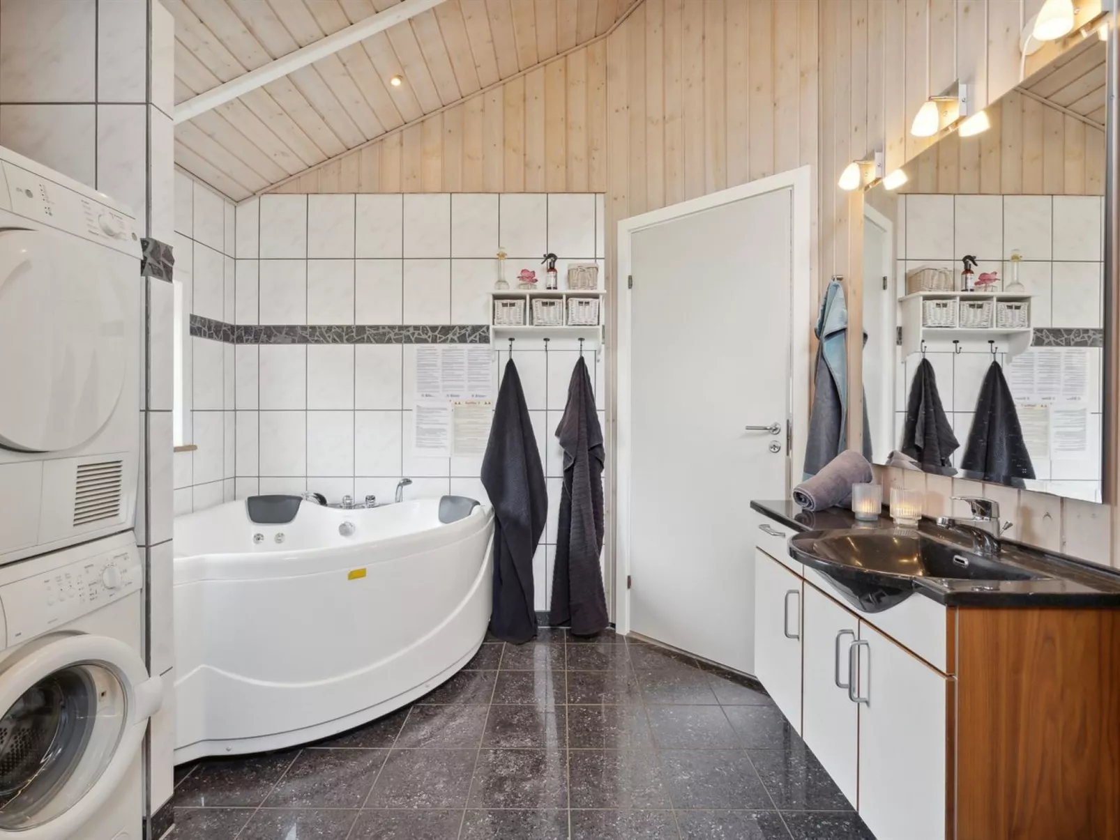 "Elif" - 30km from the sea-Drinnen