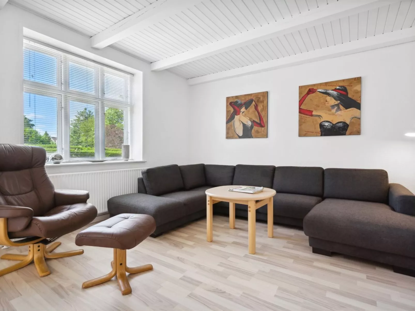 "Essie" - 20km from the sea-Drinnen