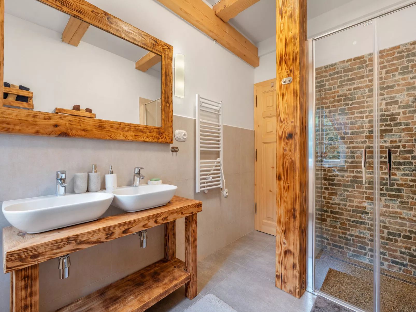 Roubenka Maleč-Inside