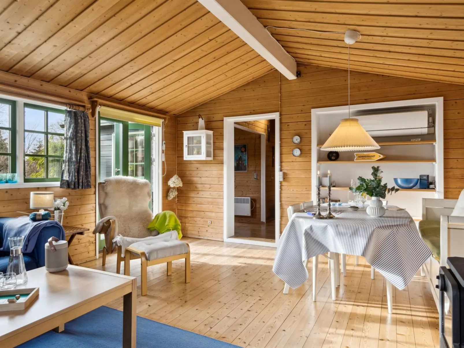 "Bonde" - 800m to the fjord-Inside