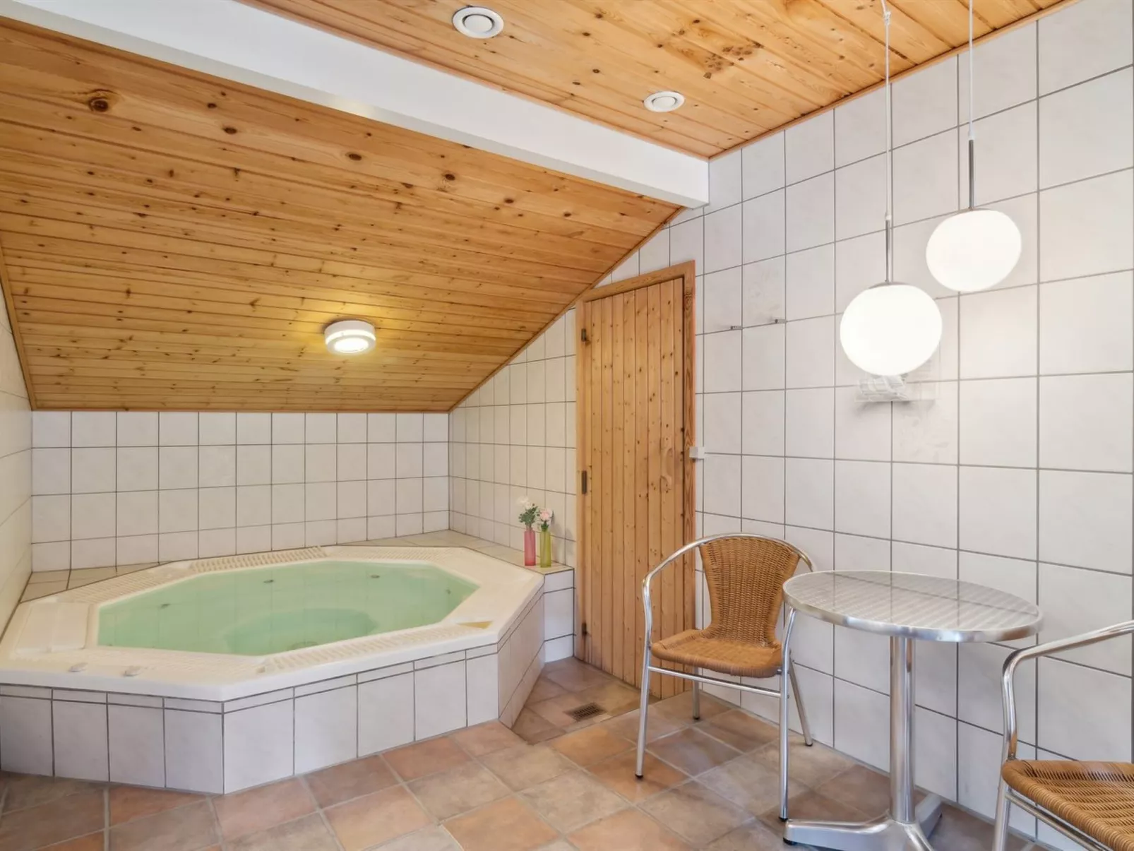 "Garbine" - 400m from the sea-Drinnen