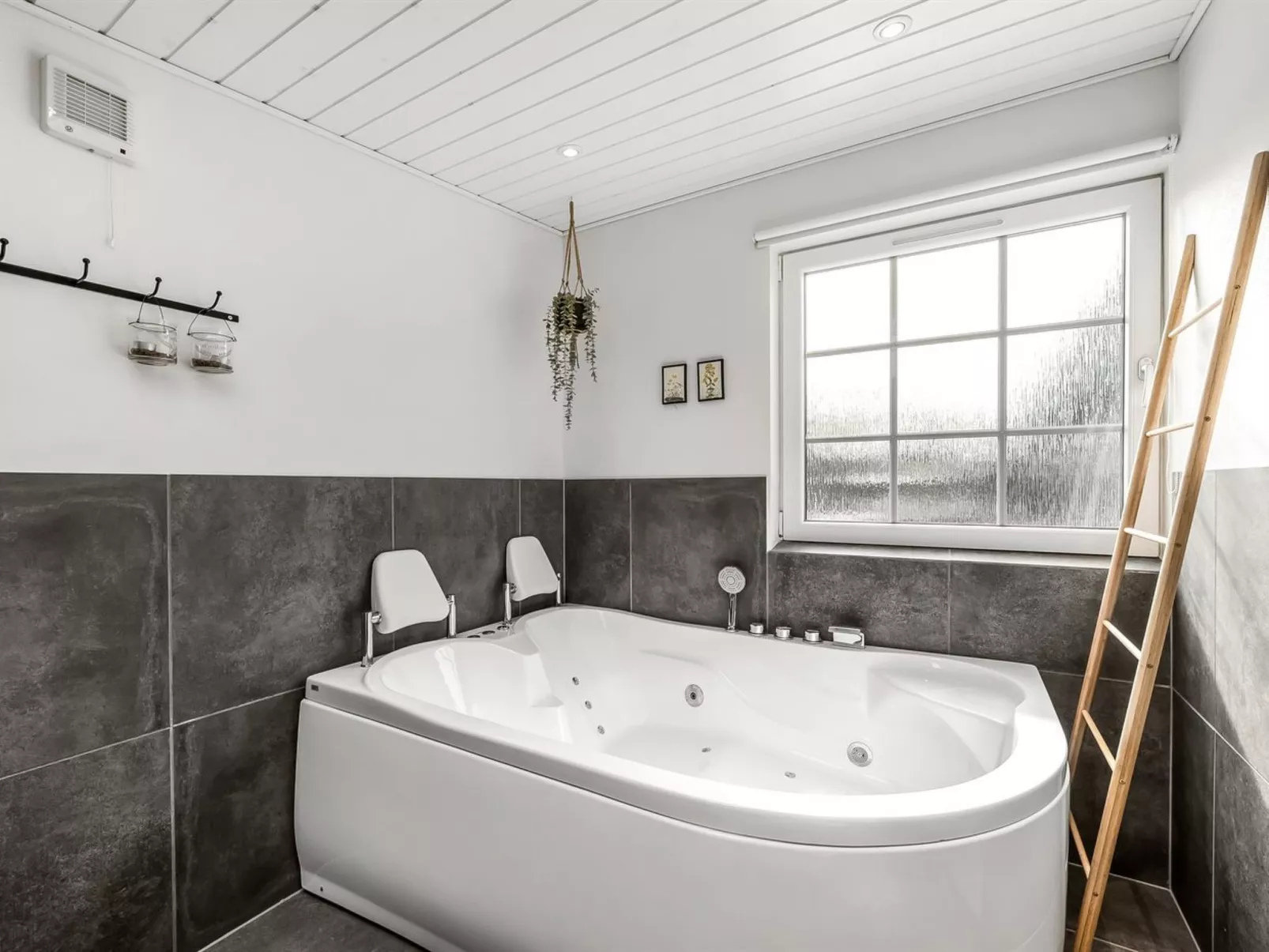 "Ludvika" - 300m to the fjord-Inside