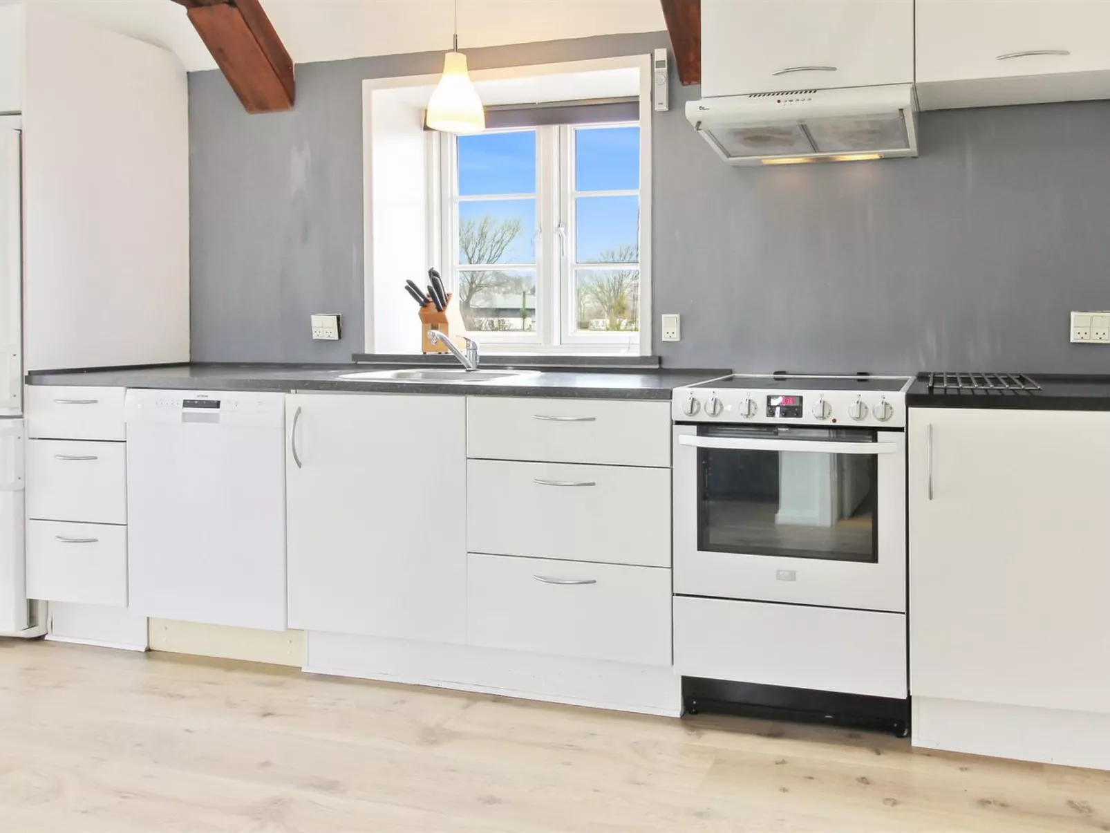 "Thrine" - 24km from the sea-Dedans