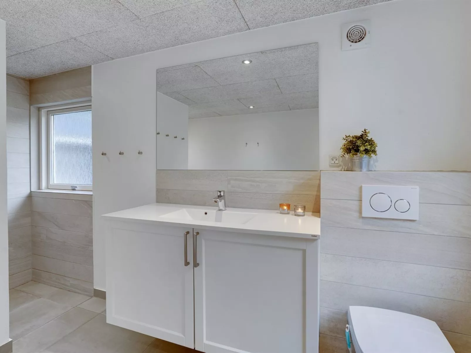 "Solgunn" - 900m from the sea-Inside