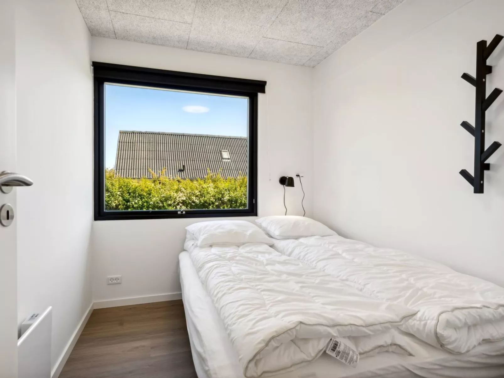 "Eunice" - 850m from the sea-Inside