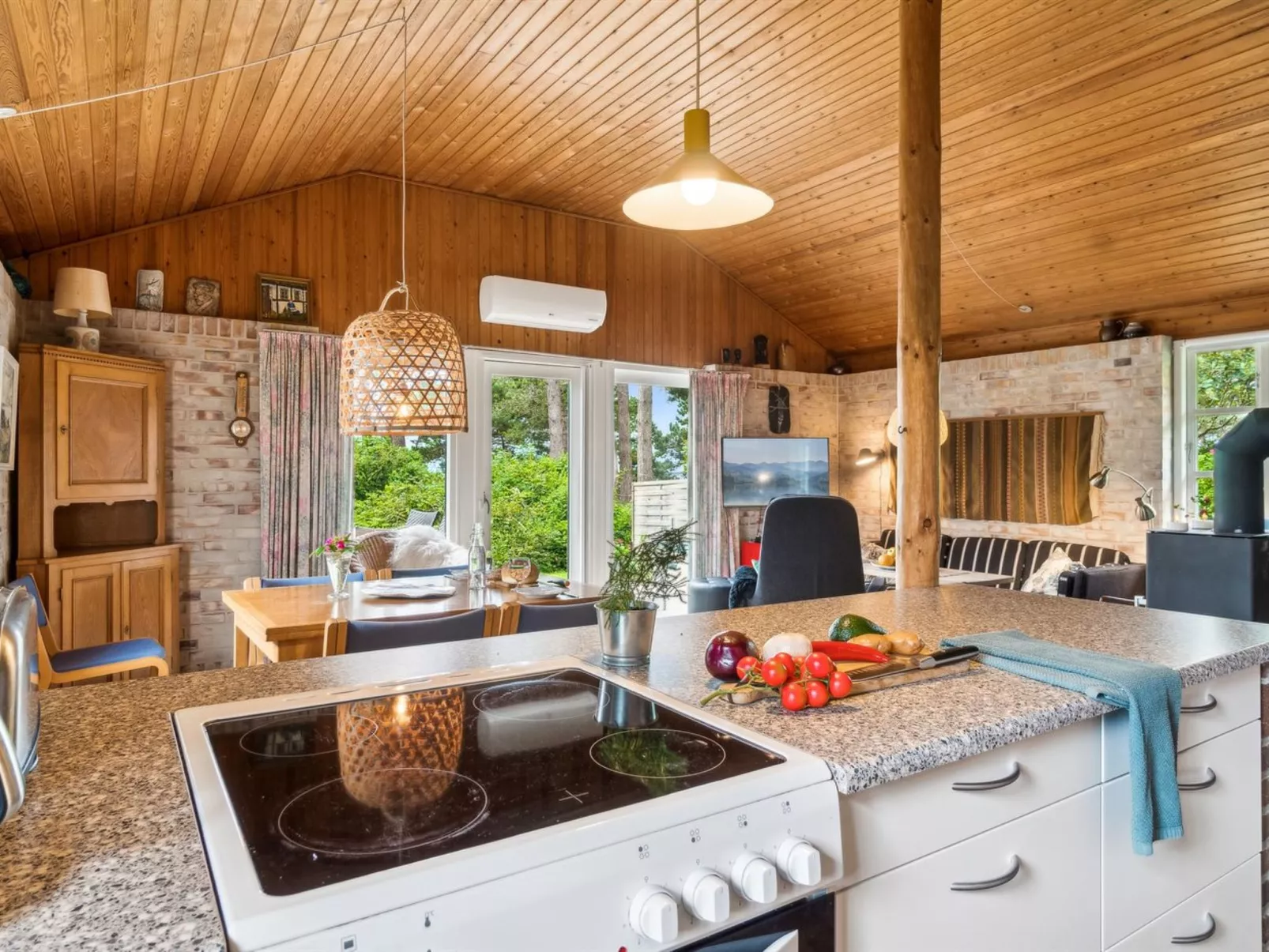 "Uschi" - 86m from the sea-Inside