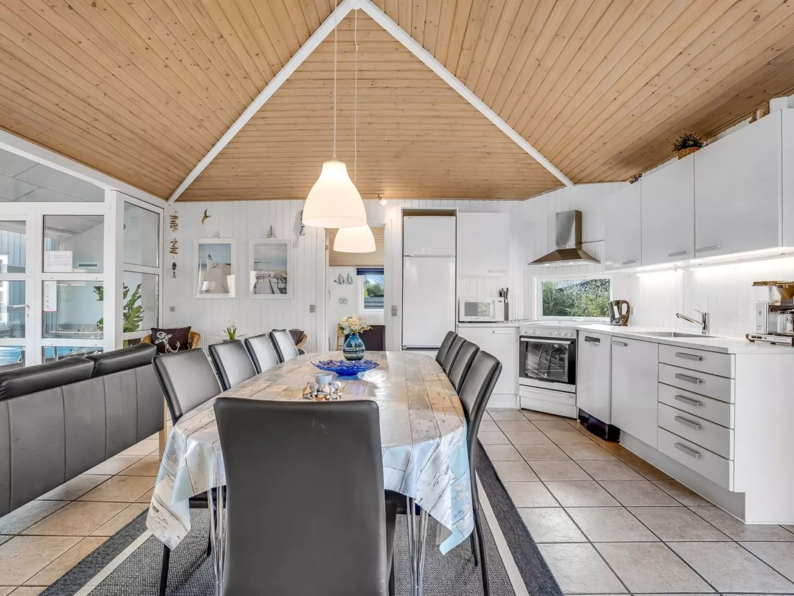 "Binta" - 800m from the sea-Drinnen