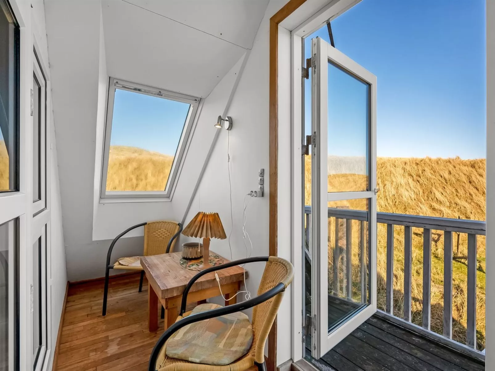 "Kurt" - 75m from the sea-Drinnen