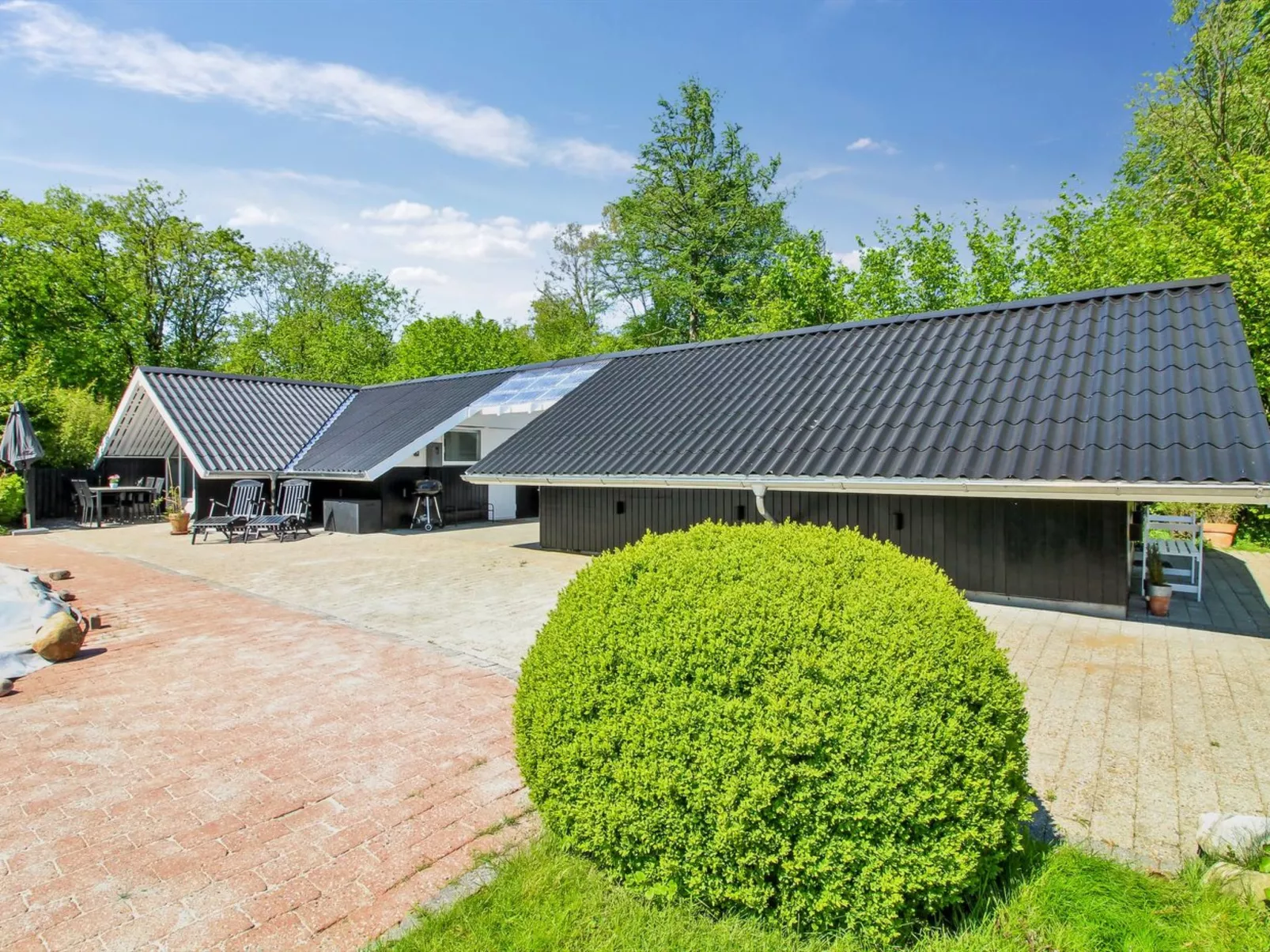 "Jaakob" - 30km from the sea-Outside