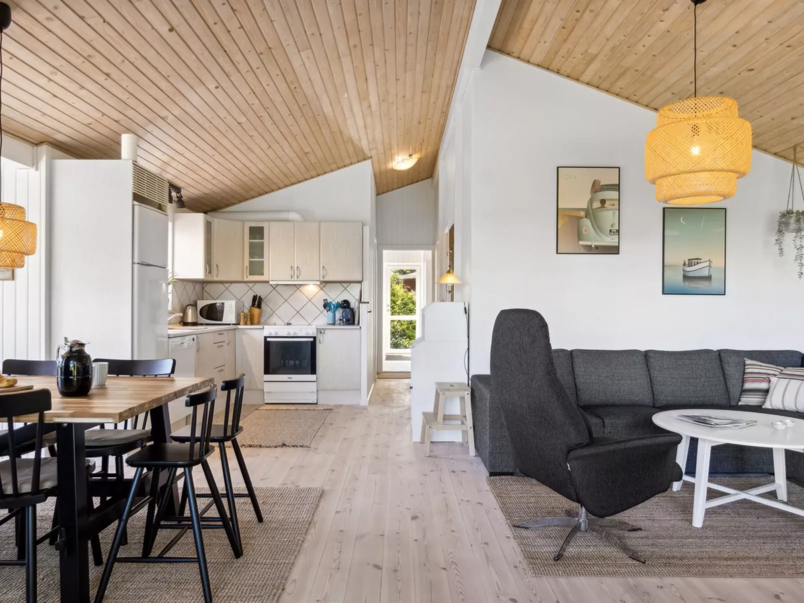 "Sheemen" - 900m from the sea-Inside