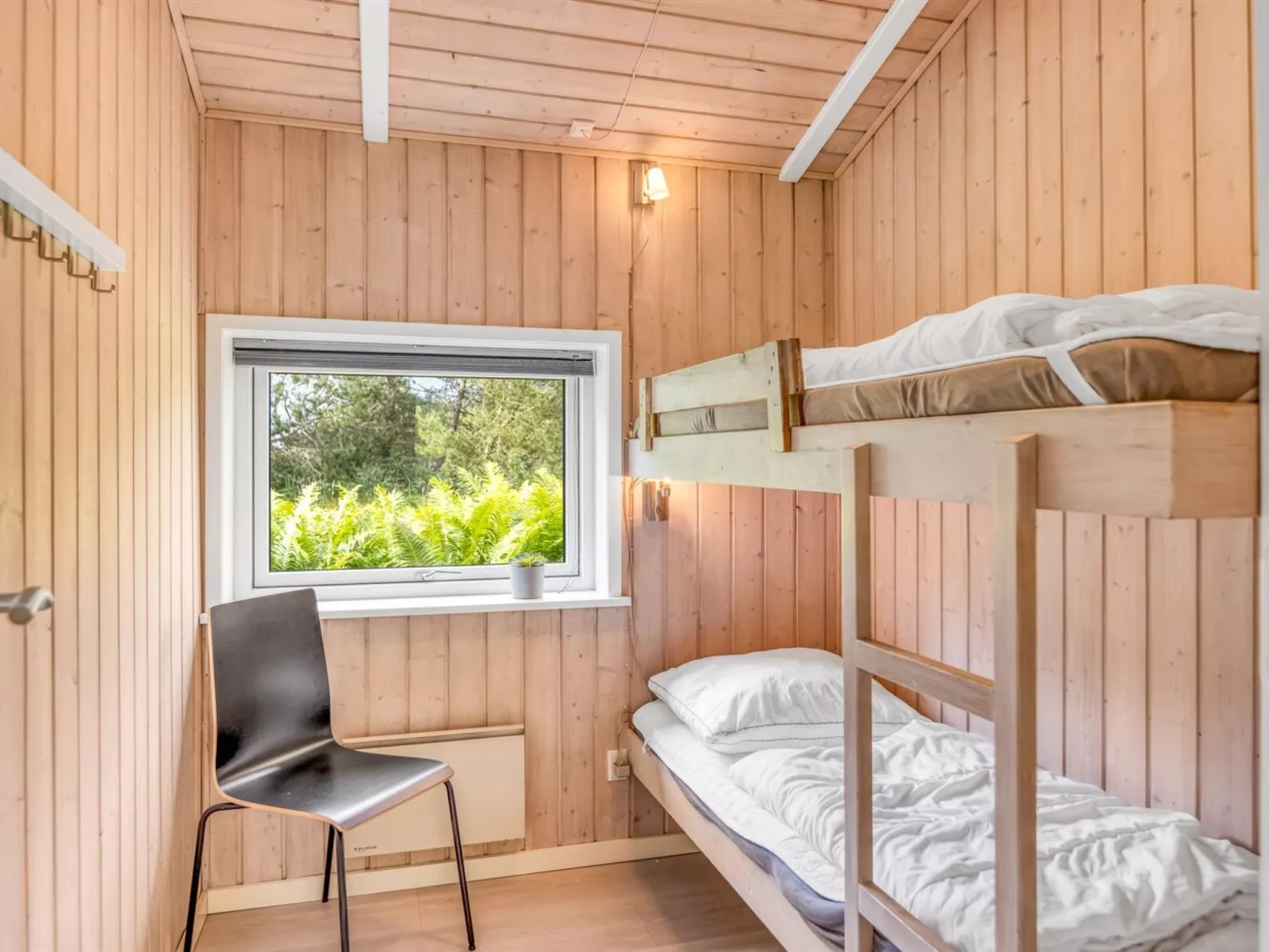 "Yngve" - 1.2km from the sea-Inside