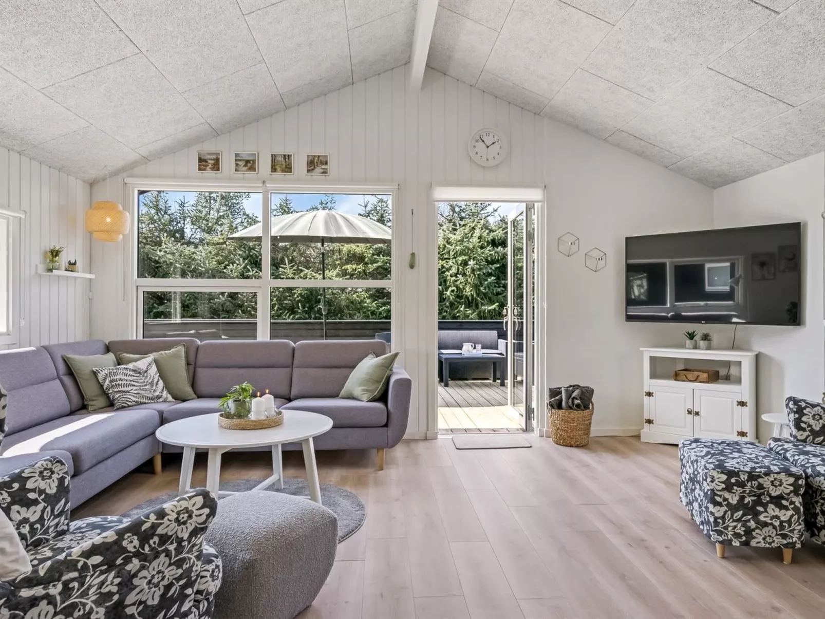 "Ema" - 1.9km from the sea-Dedans