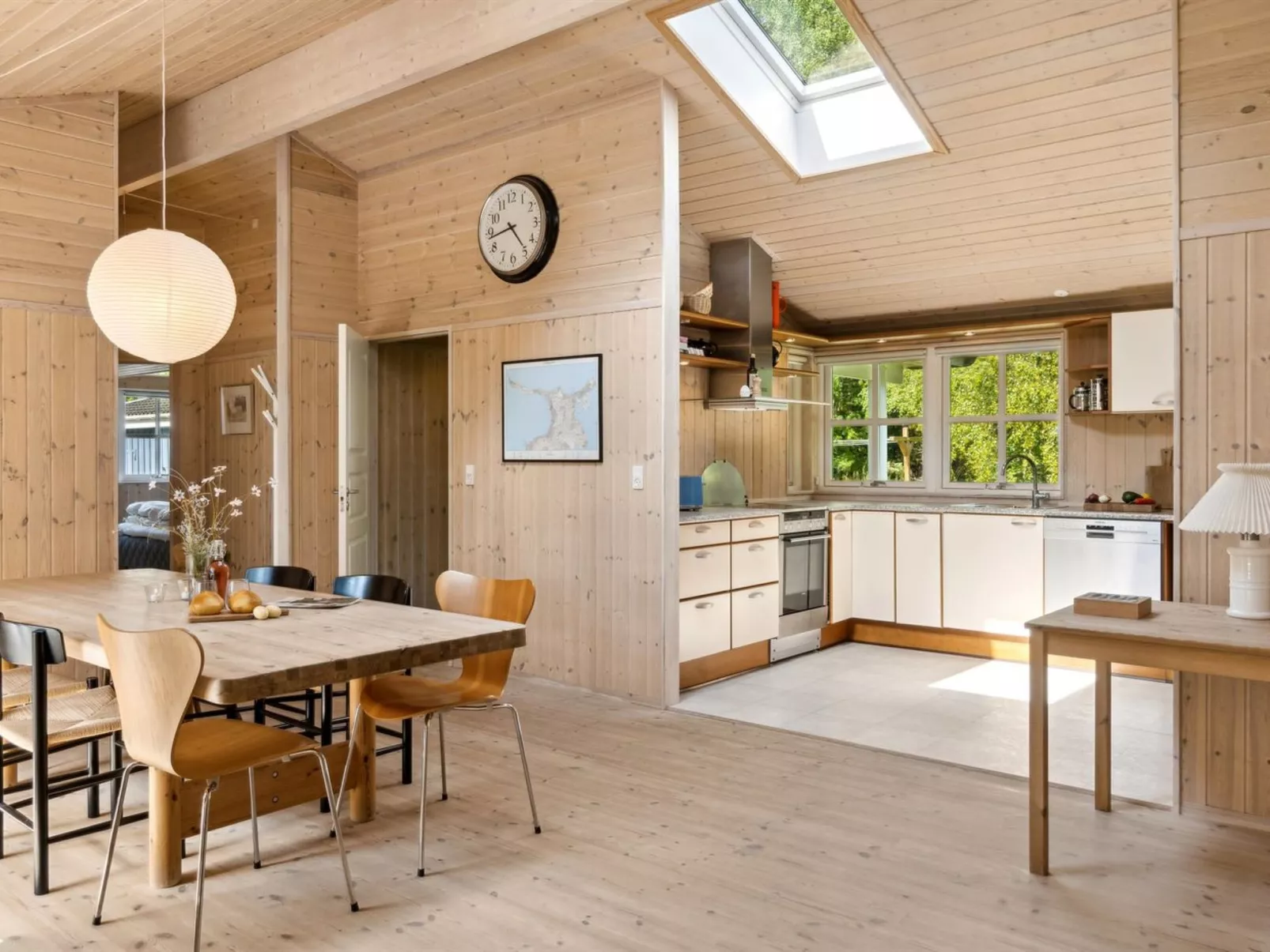 "Launo" - 1.1km to the fjord-Drinnen