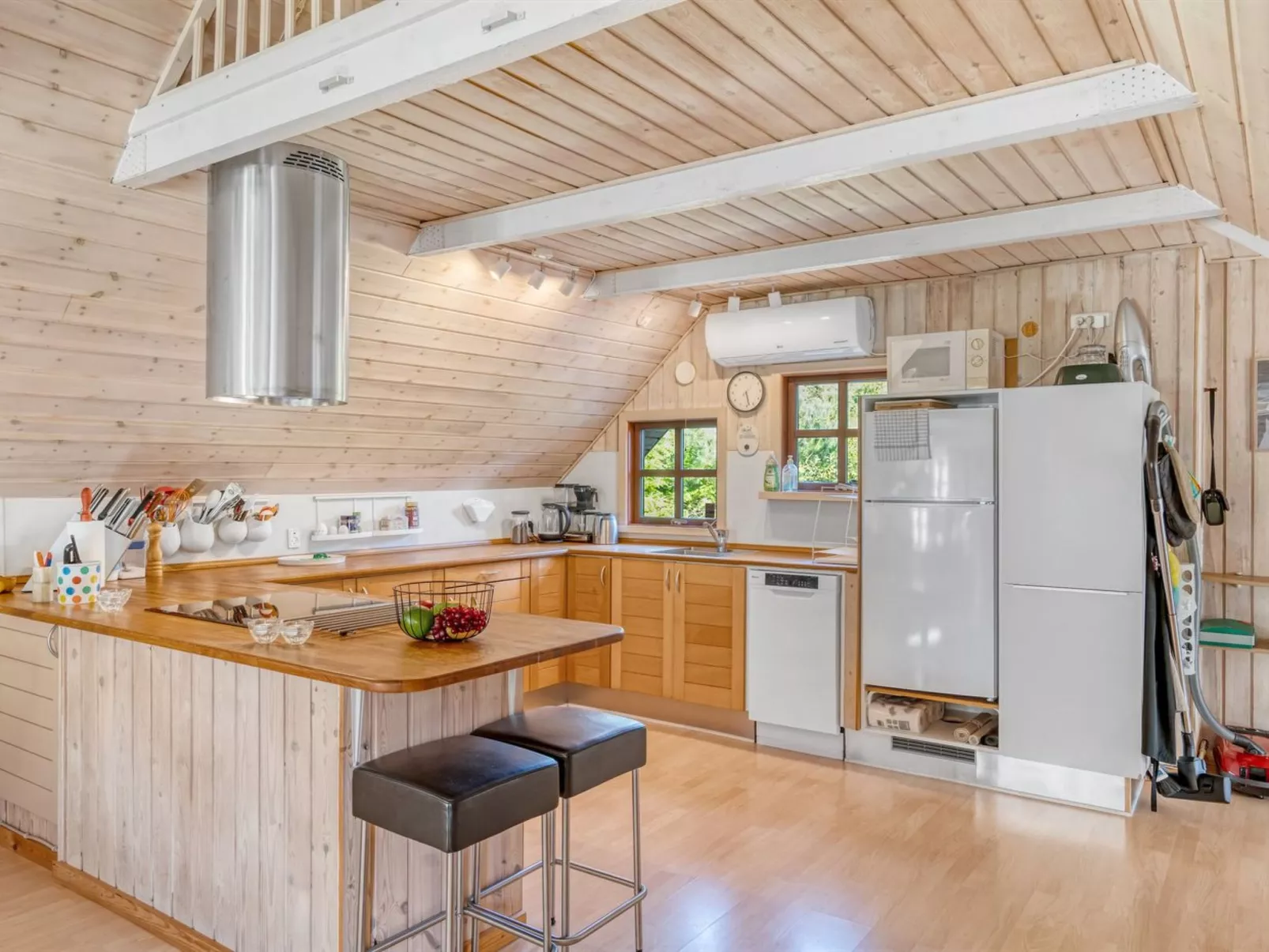 "Niesina" - 600m to the fjord-Drinnen