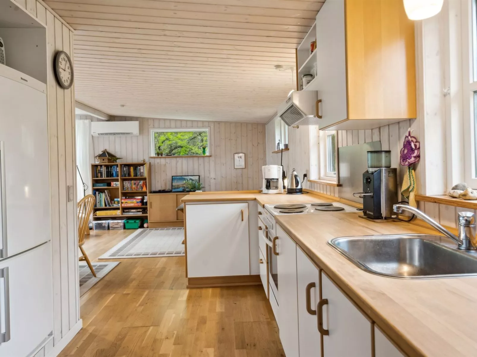 "Avni" - 300m from the sea-Inside