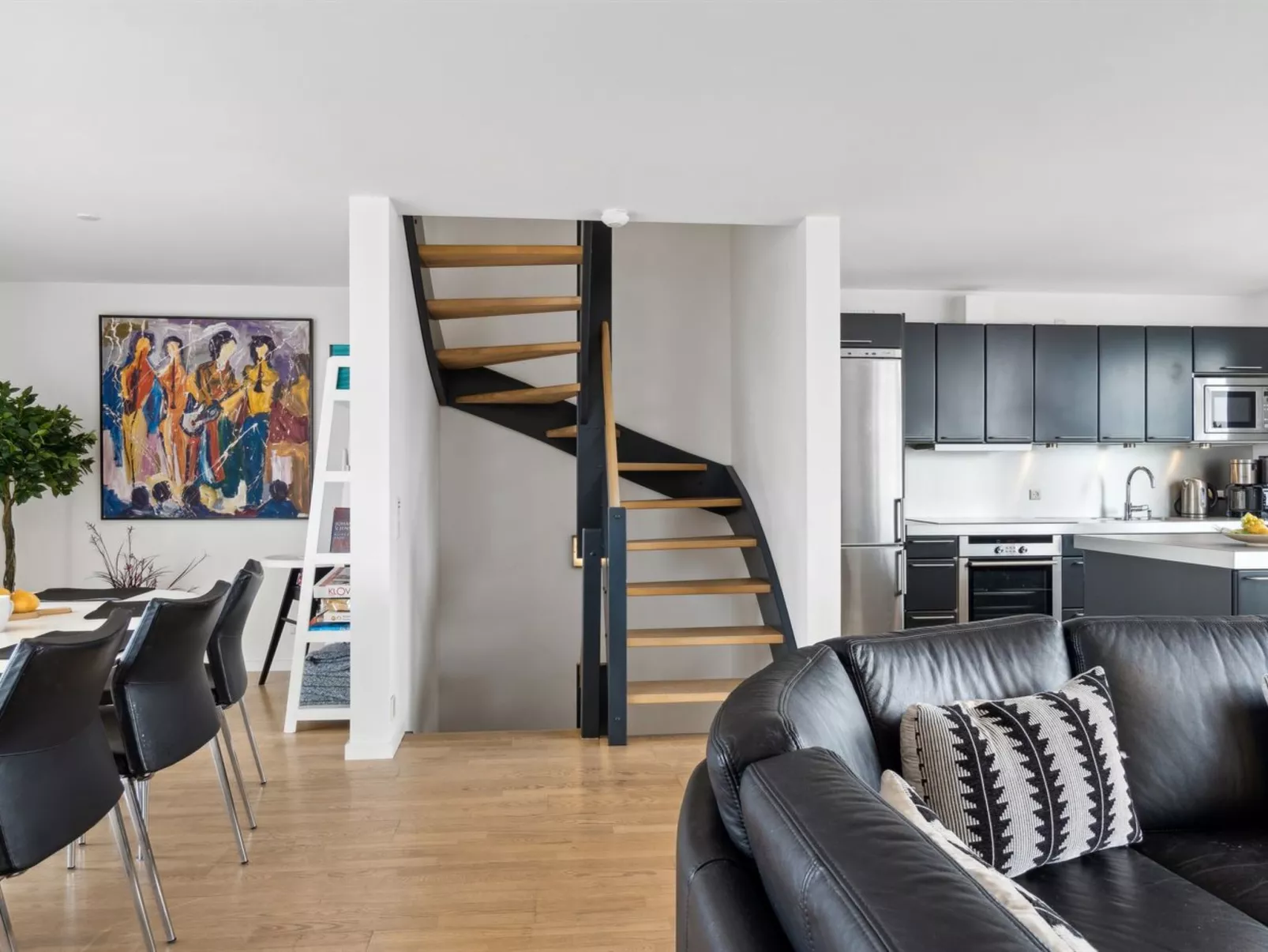 "Skade" - 10m from the sea-Inside