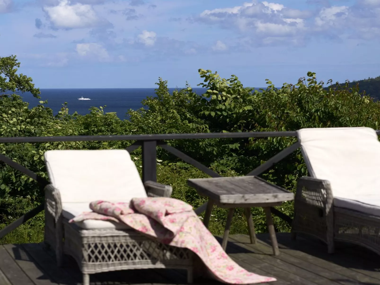 "Merrit" - 250m from the sea-Outside