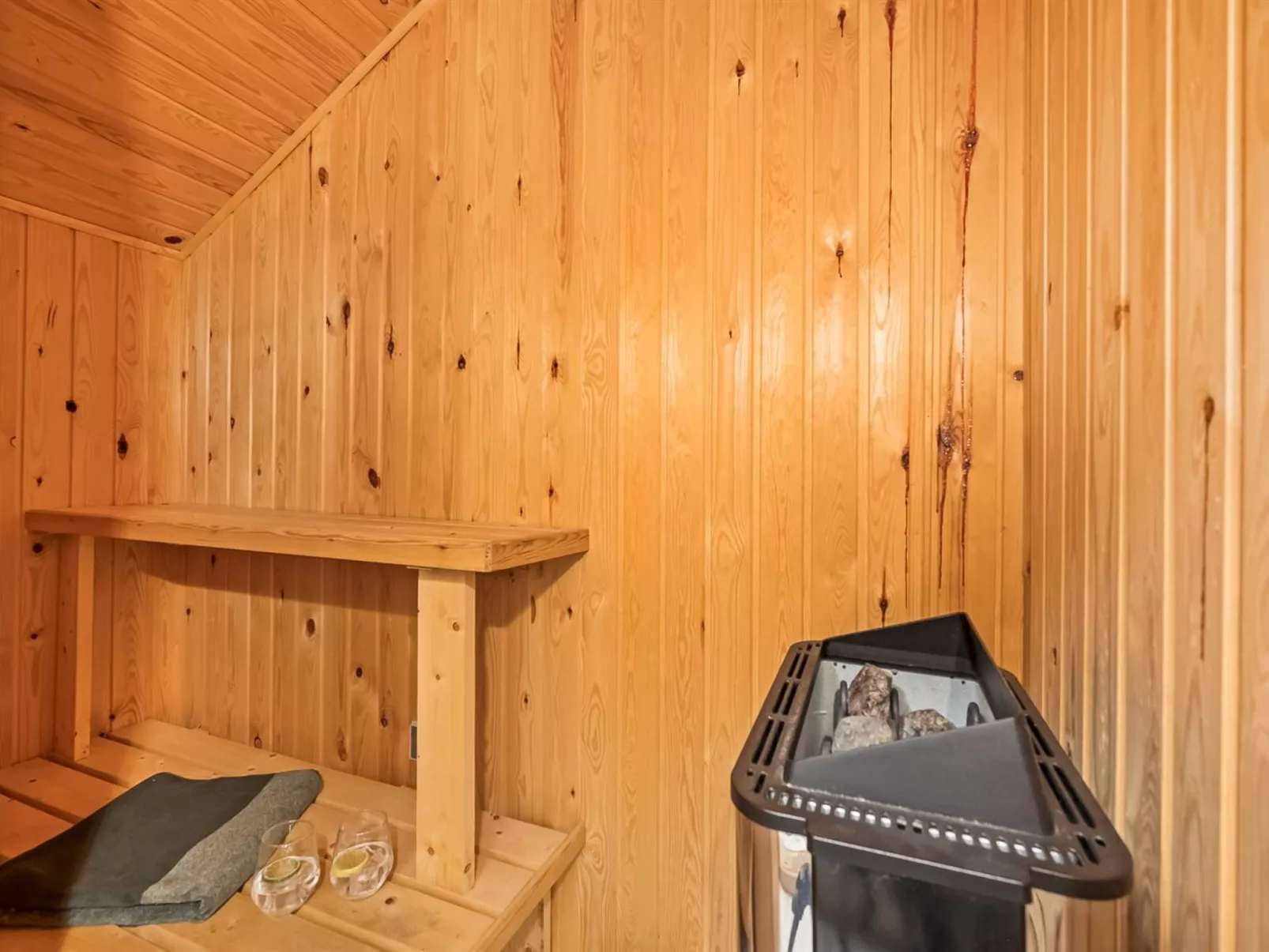 "Emppu" - 250m from the sea-Dedans