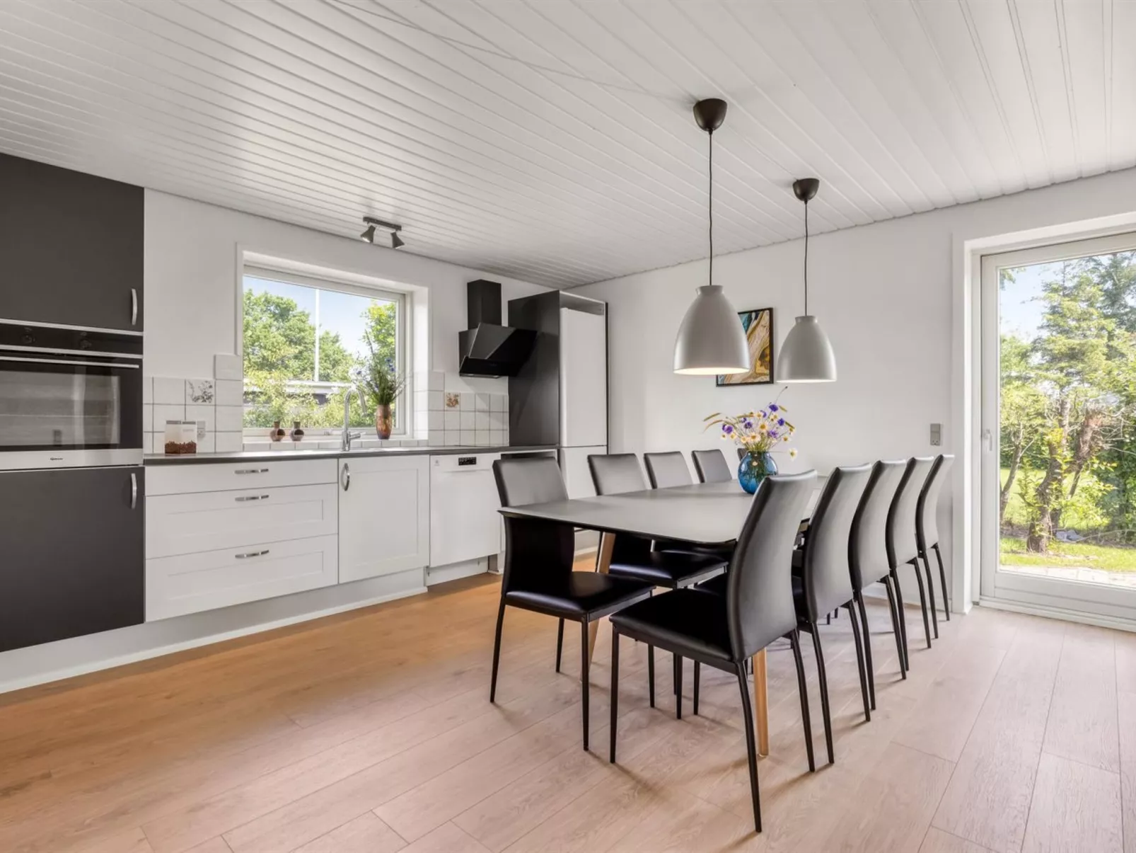 "Sissela" -  from the sea-Drinnen