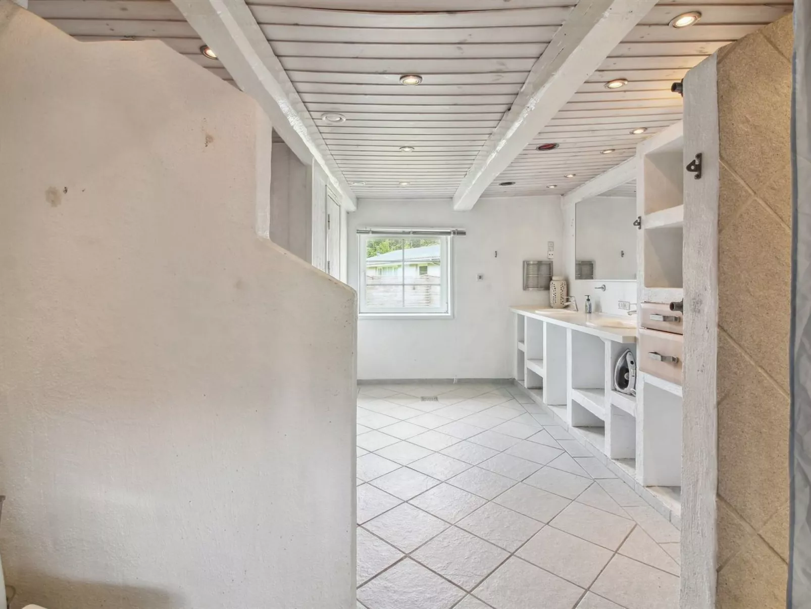 "Law" - 400m from the sea-Inside